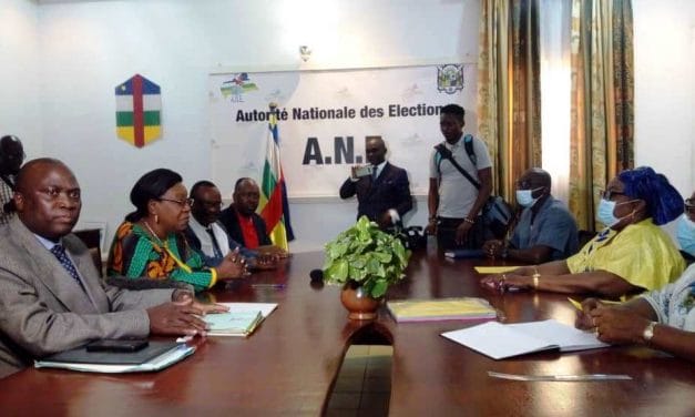 Centrafrique : Catherine Samba-Panza, première femme à déposer sa candidature à la présidentielle