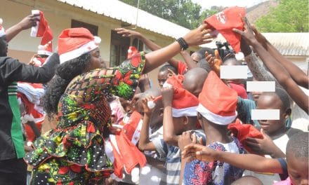Centrafrique : Don de Carole Zokoua aux enfants de SOS de Gbangouma