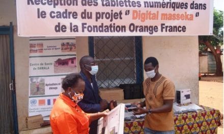 Don des tablettes numériques d’Orange-Centrafrique à l’ONG Maboko Na Maboko
