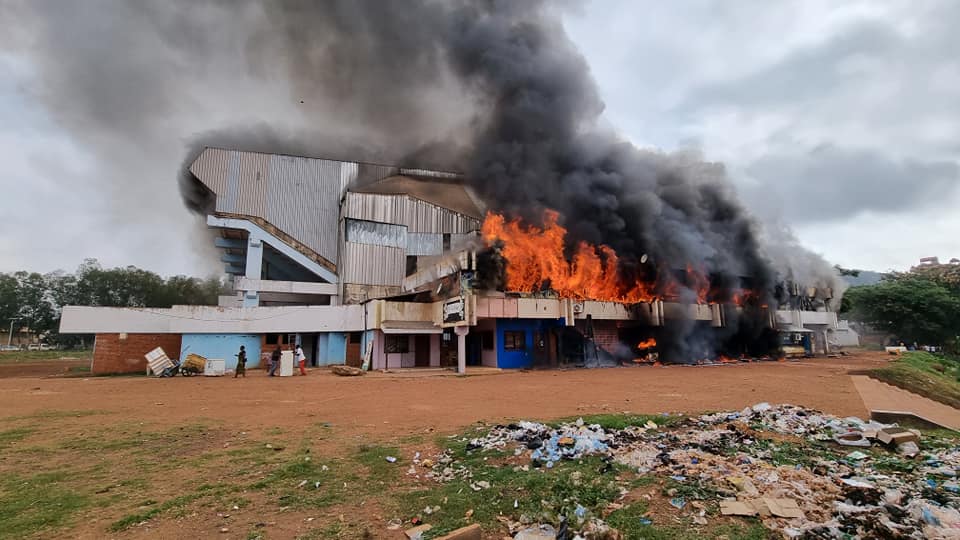 Centrafrique : Le Palais du basketball de Bangui prend feu