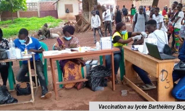 Centrafrique : Le Lycée Barthélemy Boganda et l’Université de Bangui accueillent la compagne de sensibilisation et de vaccination contre la Covid-19