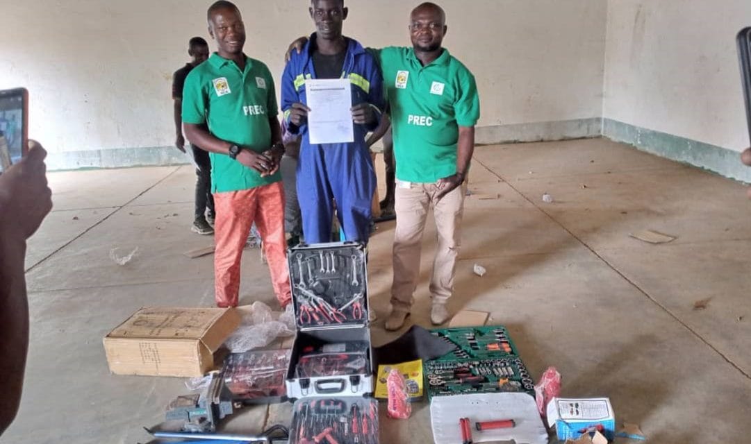 Centrafrique :Des ex combattants de Bossembélé reçoivent des certificats et kits du PREC