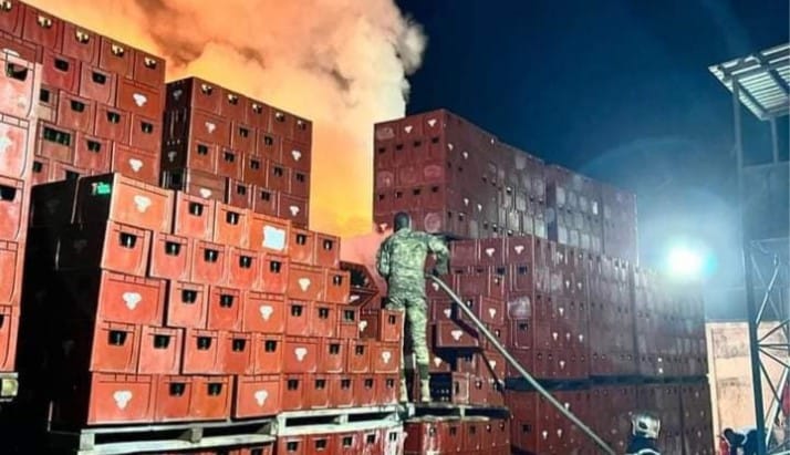 <strong>Centrafrique : l’incendie à la brasserie Mocaf, l’association des distributeurs de boisson accuse les russes à Bangui</strong>