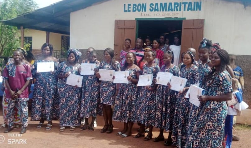 <strong>Centrafrique : Une vingtaine de personnes reçoivent leurs certificats en couture</strong>