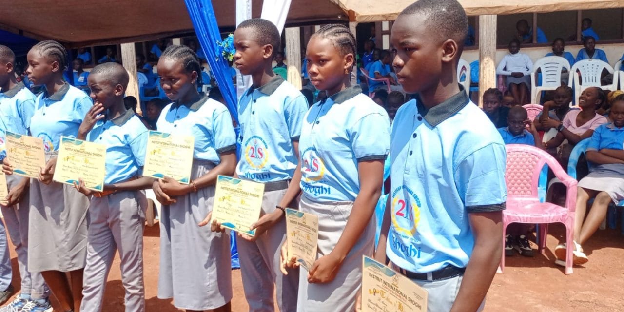 Centrafrique : 34 lycéens de l’institut international Shoghi reçoivent des prix d’excellence