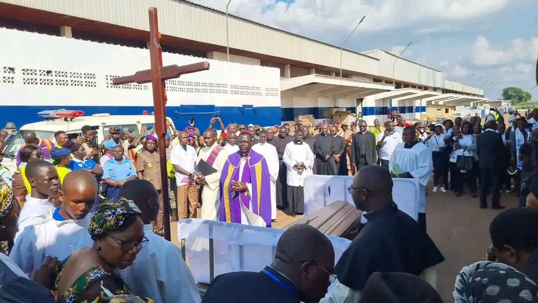 Centrafrique : la dépouille du monseigneur Joachim Ndayen arrivée à Bangui