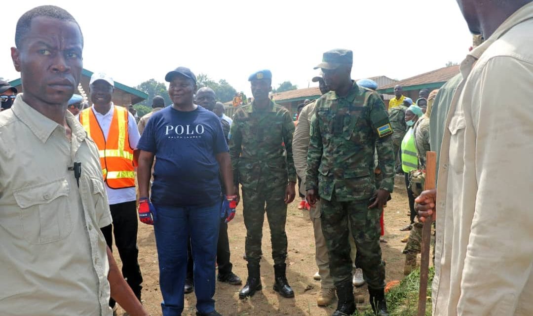 RCA : Le président Touadéra rejoint la Force bilatérale rwandaise dans le travail communautaire à Bangui