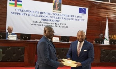 Centrafrique : L’Union européenne remet des supports d&rsquo;E-Learning au gouvernement