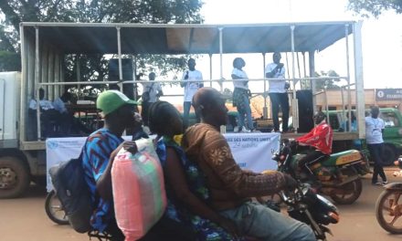 Centrafrique : L&rsquo;avenue des martyrs et le marché combattant nettoyés par l&rsquo;association du personnel des agences des Nations-Unies et de la Minusca