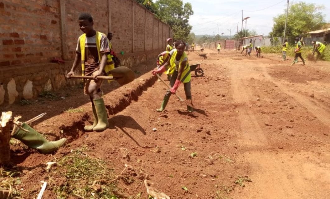 Centrafrique : Entretien des routes en terre à Bimbo, une solution palliative