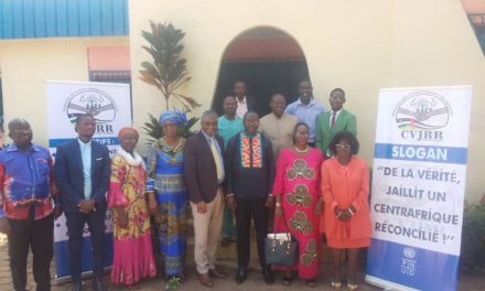 Centrafrique : le Centre pour le Dialogue Humanitaire appui la CVJRRR avec des matériels bureautiques