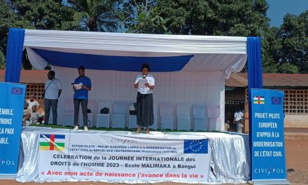 Centrafrique : Des parents et élèves de l&rsquo;école Malimaka  ont célébré la Journée Internationale des droits de l’homme avec un accent sur l’importance de l&rsquo;enregistrement des naissances à l’état civil