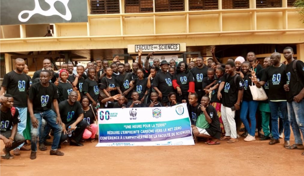 Centrafrique : WWF et les étudiants de la faculté des sciences de l’Université de Bangui accordent « une heure pour la terre ».