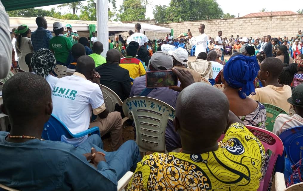 Centrafrique : Echange entre Henri-Marie Dondra, président du parti UNIR et ses partisans dans le 5e arrondissement de Bangui