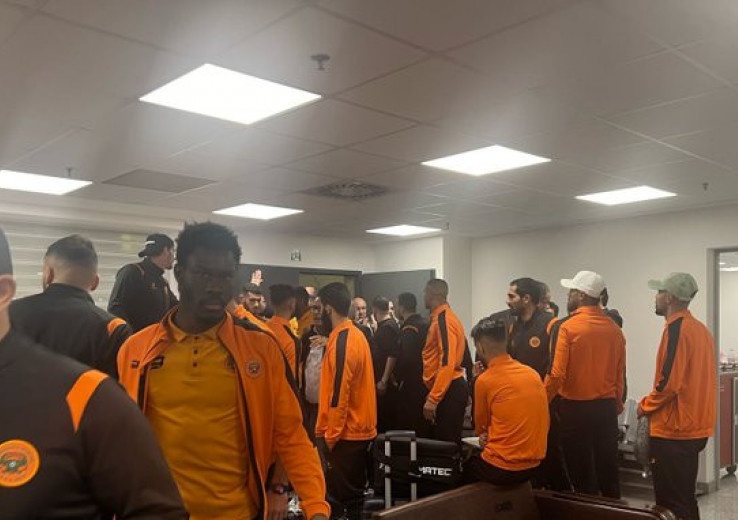 La délégation sportive de la Renaissance de Berkane du Maroc bloquée pendant plusieurs heures à l’aéroport d’Alger