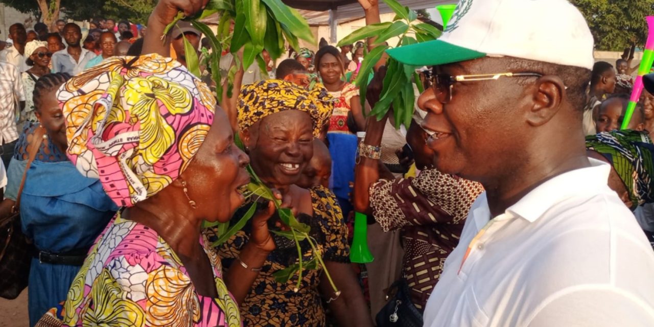 Centrafrique : Henri-Marie Dondra du parti UNIR poursuit sa visite politique dans le 2e arrondissement