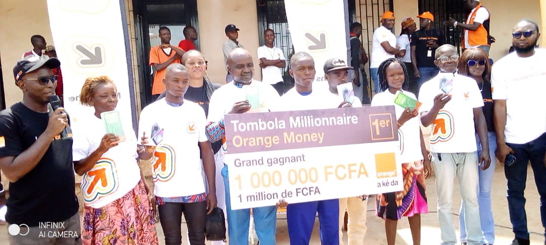 Dix heureux gagnants de la tombola récompensés par Orange Centrafrique