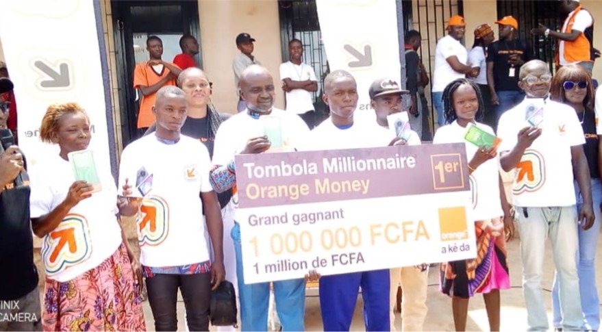 Dix heureux gagnants de la tombola récompensés par Orange Centrafrique