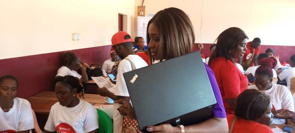 Economie : Des commerçantes sensibilisées à l’usage du mobile telecel money par Beafrica Connect