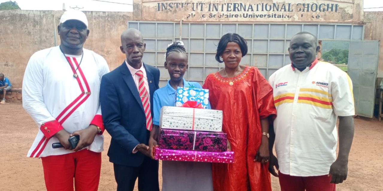 Centrafrique : Remise de prix de mathématique à une élève de l’Institut International Shoghi
