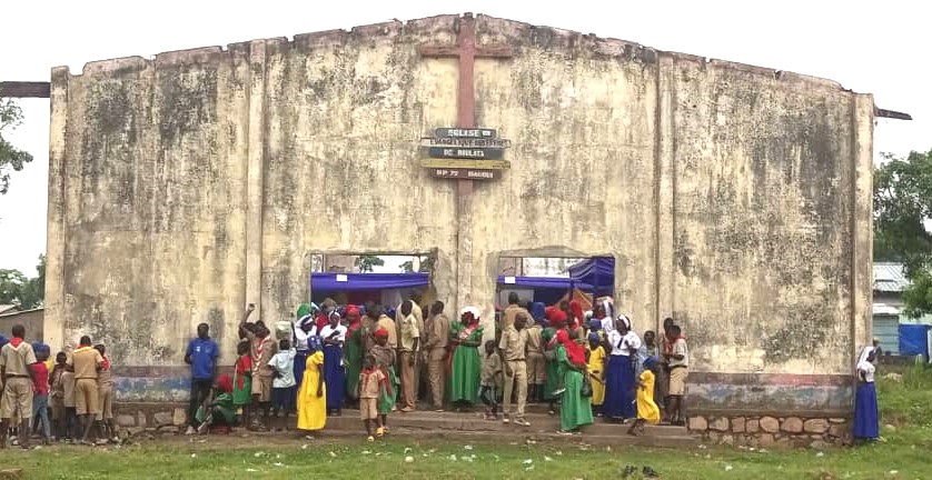 Centrafrique : Après 11 ans, les fidèles de l’église des Frères de Boulata au Km5 regagnent leur chapelle en ruine