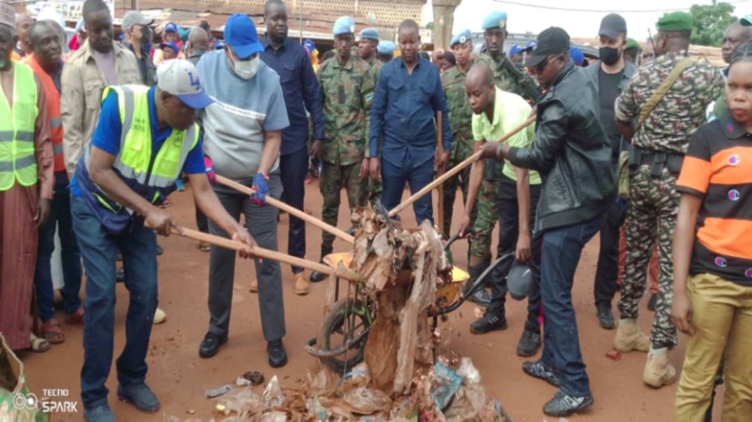 Centrafrique : Le président Touadéra poursuit l’opération « Kwa ti Kodro » dans le 3eme arrondissement de Bangui