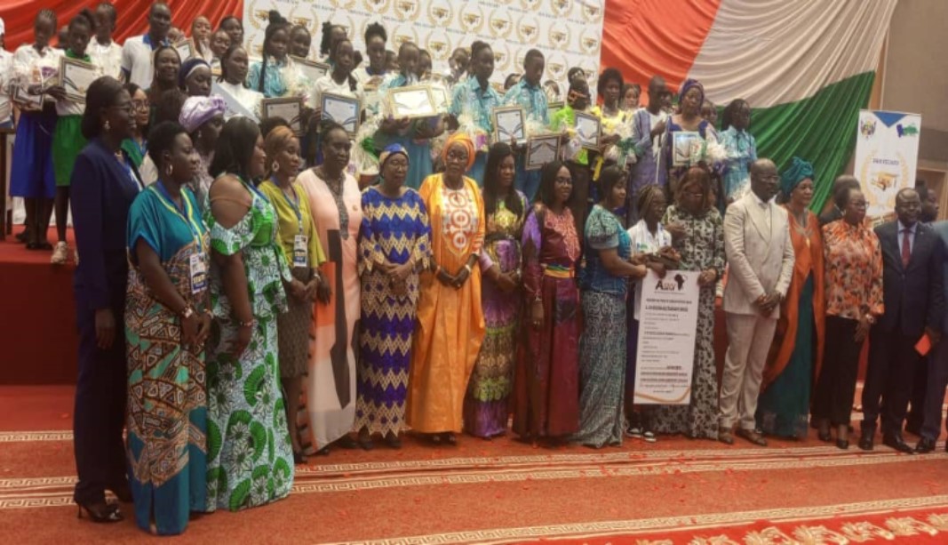 Centrafrique : Remise du prix FECADD 2024 aux meilleurs élèves