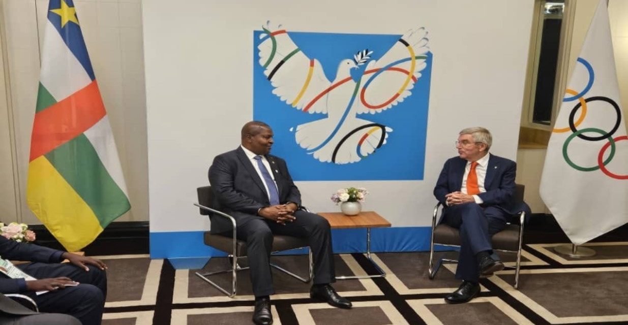 Rencontre entre le président de la République centrafricaine et le président du comité international olympique à Paris