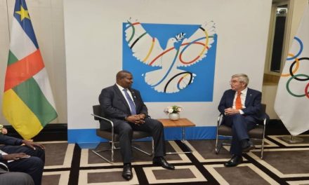 Rencontre entre le président de la République centrafricaine et le président du comité international olympique à Paris