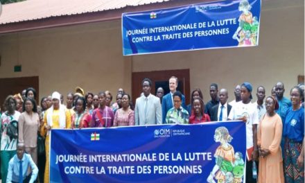 L&rsquo;OIM sensibilise sur les caractéristiques de la traite des personnes pour célébrer la journée internationale de la traite