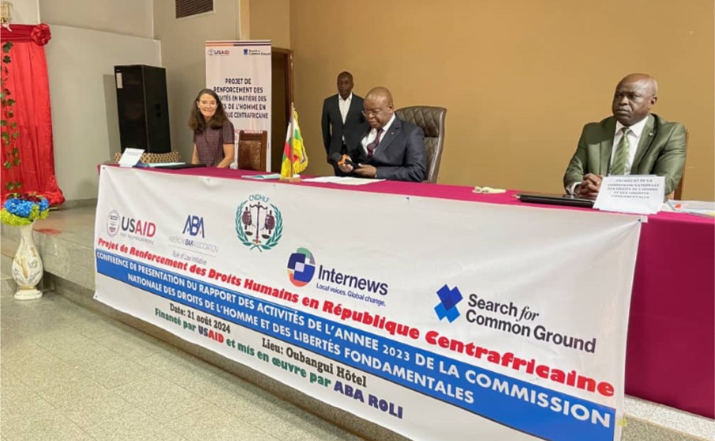 L’ambassadrice des États-Unis en Centrafrique Patricia Mahoney s’exprime lors de la Conférence de lancement du Rapport 2023 de la Commission Nationale des Droits de l’Homme soutenu par l’USAID