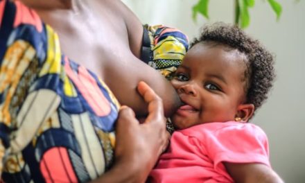 À l’occasion de la semaine mondiale de l’allaitement maternel, l’UNICEF et l’OMS appellent à l’égalité d’accès au soutien à l’allaitement