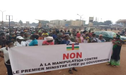 Centrafrique : Des militantes du MCU manifestent leur soutien au Premier ministre Félix Moloua visé par des propos diffamatoires sur les réseaux sociaux