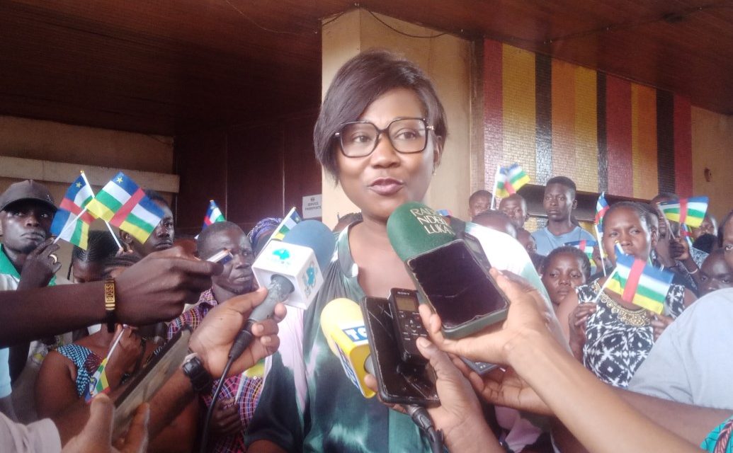 Centrafrique : Des militants du MCU manifestent leur soutien à la ministre Sylvie Baïpo-Temon suite à la levée totale de l’embargo sur les armes