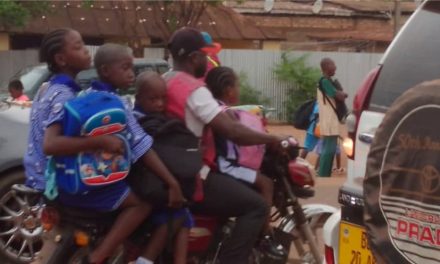 Centrafrique: Surcharge des enfants sur la moto, un grand danger en période de la rentrée scolaire