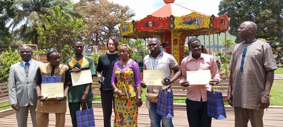 La maison russe à Bangui certifie quatre meilleurs dessinateurs centrafricains