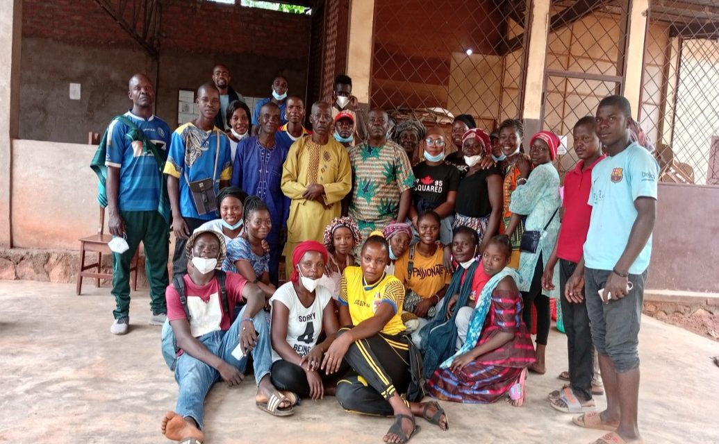 Centrafrique : Les chantres et protocoles de l’église Apostolique Philadelphie de PK14 évangélisent des malades à l’hôpital de Bégoua