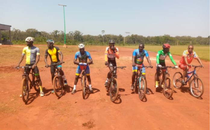 Cameroun : poursuite d&rsquo;entraînement des triathlètes Centrafricains pour une course de 84 km à VTT