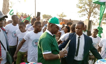 Centrafrique :  en sortie officielle à Villa Kolongo, Henri Marie Dondra appelle la population à s&rsquo;inscrire sur le fichier électoral