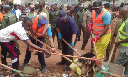Centrafrique: Le président Touadera dans l&rsquo;action citoyenne « kwa ti kodro » à l&rsquo;ENS