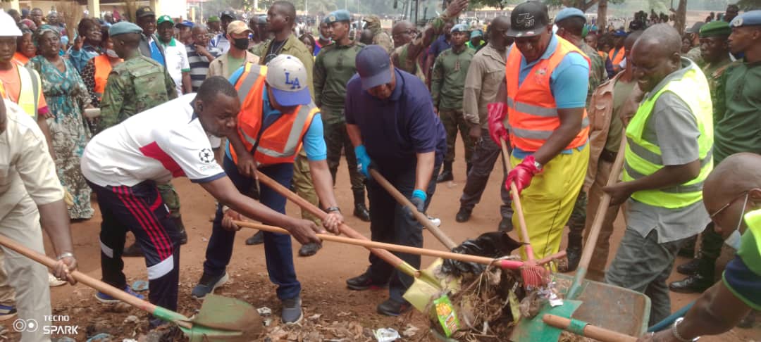 Centrafrique: Le président Touadera dans l&rsquo;action citoyenne « kwa ti kodro » à l&rsquo;ENS