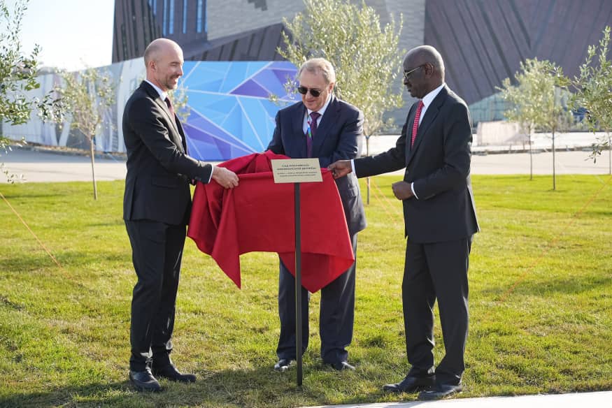 Russie/Afrique : Inauguration du monument d’amitié Russie-Afrique au parc d’attraction de l’université Sirius