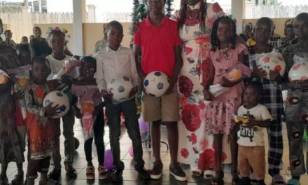 Centrafrique : la Fondation HMD distribue des jouets à des orphelins et enfants vulnérables