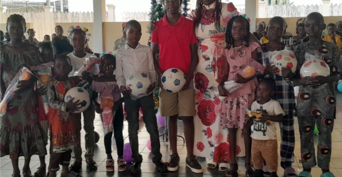 Centrafrique : la Fondation HMD distribue des jouets à des orphelins et enfants vulnérables