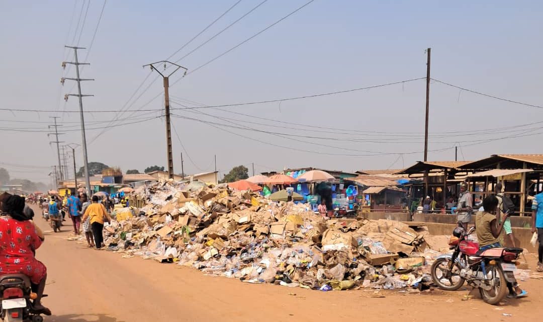 Centrafrique : gestion des déchets : un défi persistant pour les mairies de Bangui et Bimbo