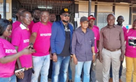Centrafrique : l&rsquo;association révolution prise de conscience fait un don de médicaments aux enfants à l&rsquo;hôpital pédiatrie de Bangui