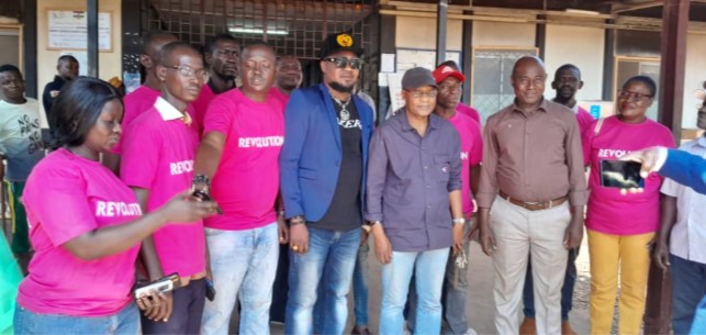 Centrafrique : l&rsquo;association révolution prise de conscience fait un don de médicaments aux enfants à l&rsquo;hôpital pédiatrie de Bangui