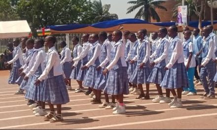 Centrafrique : faux, le port de la nouvelle tenue unique n&rsquo;est pas encore imposé aux élèves