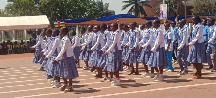 Centrafrique : faux, le port de la nouvelle tenue unique n’est pas encore imposé aux élèves