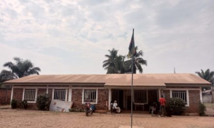 Stationnement anarchique des véhicules en Centrafrique, la mairie du 2e arrondissement de Bangui appelle les propriétaires de véhicules à les enlever